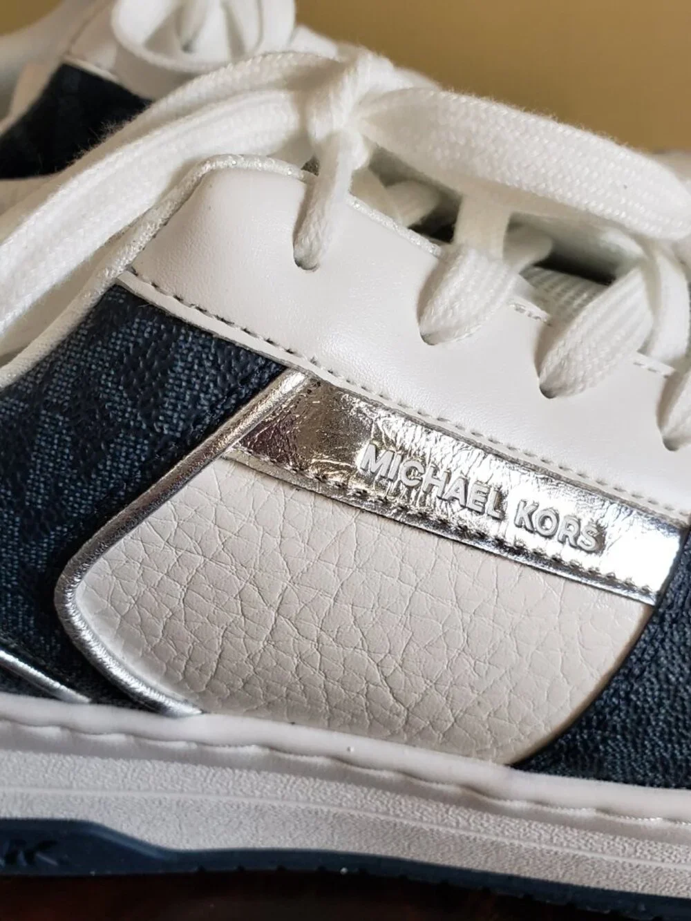 New Michael Kors Lexi Women's Sneaker/Color Admiral Blue/ 9.5M w/ Mini Belt Bag